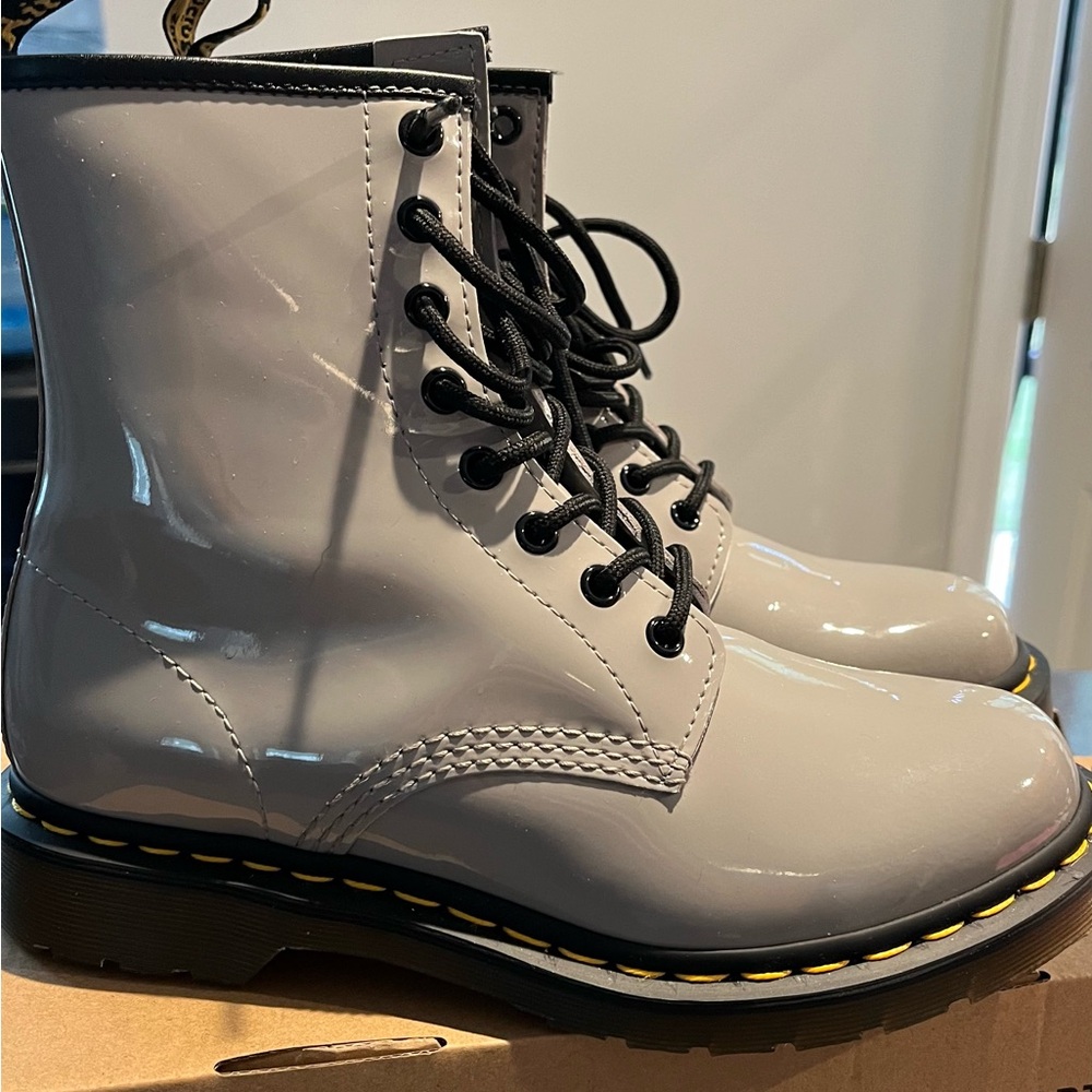 DR. MARTENS Zinc Gray Patent Shoes